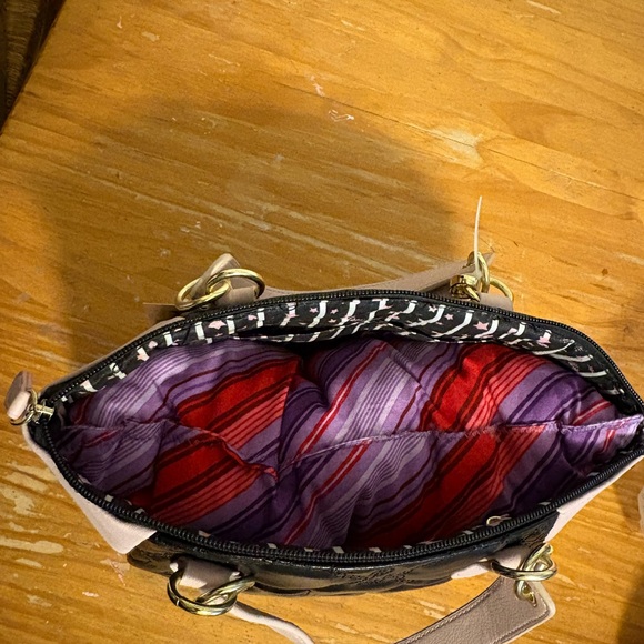 Betsy’s Johnson Black & Pink Handbag - Picture 7 of 8
